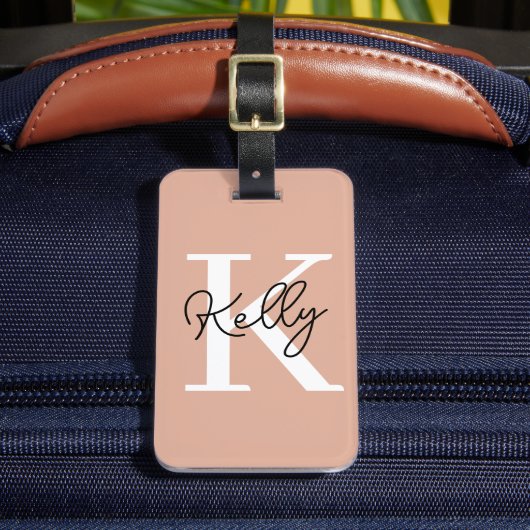 Modern Blush Roze Monogram Script Bagagelabel (Voorkant Insitu 2)