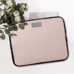Modern Blush Roze, stijlvol Hoesje laptop Laptop Sleeve<br><div class="desc">Een  pastelroze laptophoes. Voeg uw initialen toe aan het faux zilveren metalen bord dat er 3D uitziet,  maar dat een visueel effect heeft en plat is.</div>