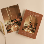 Modern Boho Arch Foto Terracotta Simple Wedding Save The Date<br><div class="desc">Modern Boho Arch Foto Terracotta Simple Wedding Save the Date. Eenvoudig personaliseren door elke info te vervangen. Upload verticale/portretfoto's. Controleer de voorvertoning voordat u aan de wagen toevoegt. (Monsterfoto van Jonathan Borba van Pexels)</div>