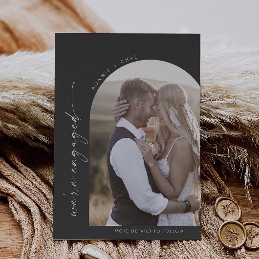 Modern Boho Arch | Grijze foto-Verloving Aankondiging