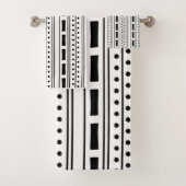 Modern Boho Black en White Stripe Pattern Bad Handdoek (Insitu)