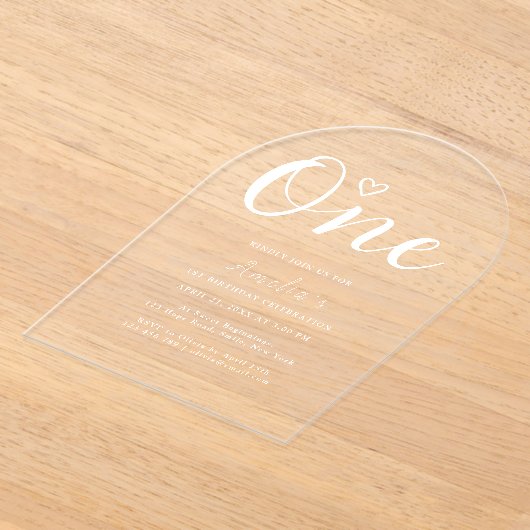 Modern Boho Heart White Script Eerste Verjaardag Acryl Uitnodigingen (Laagn)