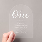 Modern Boho Heart White Script Eerste Verjaardag Acryl Uitnodigingen (Insitu (Draagbaar))