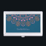 Modern Boho Mandala Medallion Blauwgroen scriptnaa Visitekaarthouder<br><div class="desc">Een moderne draaikolk op een klassiek mandala motief in roze en oranje op een donkere blauwgroen achtergrond,  gepersonaliseerd met jouw naam.</div>