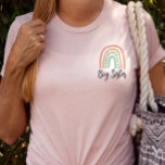 Modern Boho Rainbow Big Sister T-Shirt<br><div class="desc">Dit volledig bewerkbare Big Sister t-shirt is voorzien van een moderne, door de hand getekende regenboog. Dit klassieke shirt maakt het perfecte cadeau voor elke grote zuster of grote zuster. Of je kunt iedereen gewoon shows dat je een trotse Big Sister bent! De formulering 'Big Sister' is volledig bewerkbaar, zodat...</div>