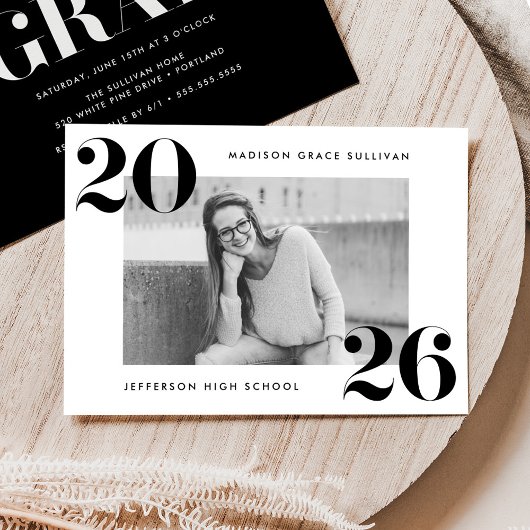 Modern Bold 2025 Black Photo Graduation Party Kaart