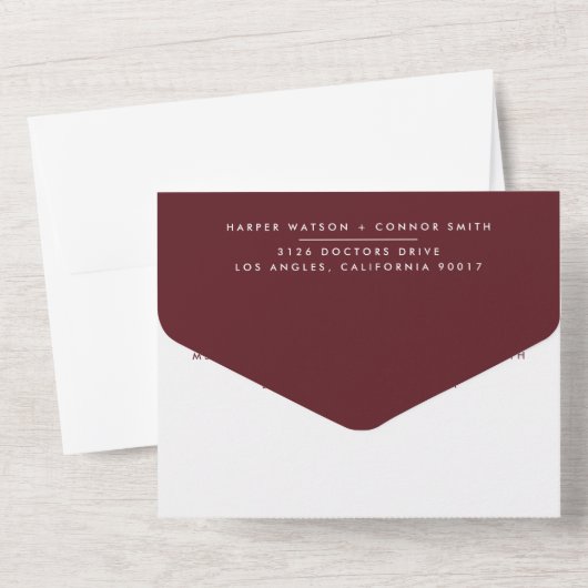 Modern Bold Burgundy Maroon Monogram Weddenschap All In One Uitnodiging (Achterkant)