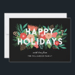 Modern Bold Floral Prettige feestdagen Familienaam Feestdagenkaart<br><div class="desc">Verstuur prachtige, gepersonaliseerde vakantiegroeten met deze stijlvolle kaart, met verschillende met de hand getekende bloemelementen (pijnbomen, bloemen, knoppen, pinecones, bladeren en sprigs). De moderne typografie leest, "Prettige feestdagen"in wit, en de foliageelementen zijn gelaagd hieronder, met sommige elementen boven de tekst. De sjablonen van de tekst op zowel de voor als...</div>