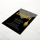 Modern Bold Grey Afstudeerder Pet Afstuderen Folie Uitnodiging (Gedraaid)