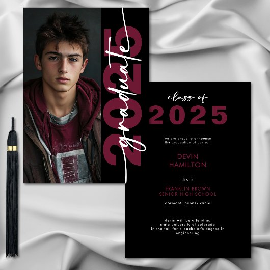 Modern Bold Maroon Typography Afstudeerder Aankond Kaart