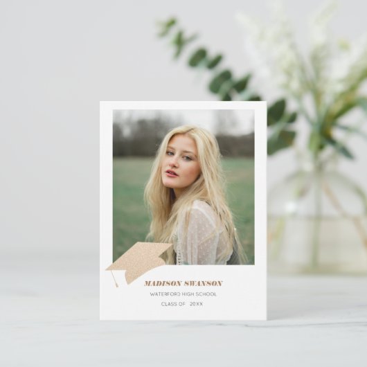 Modern Bold Minimalist Afstudeerder Announcement G Briefkaart (Staand voorkant)