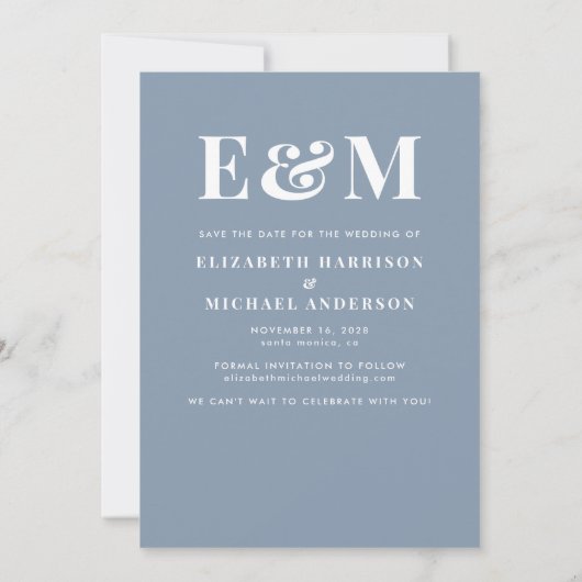 Modern Bold Monogram Initialen Foto Dusty Blue Save The Date (Achterkant)