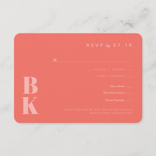 Modern Bold Monogram Koraal Wedding RSVP Informatiekaartje (Voorkant)