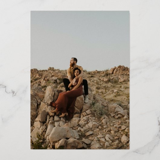 Modern bold Mr Mrs script zwarte foto bruiloft Folie Uitnodiging (Achterkant)