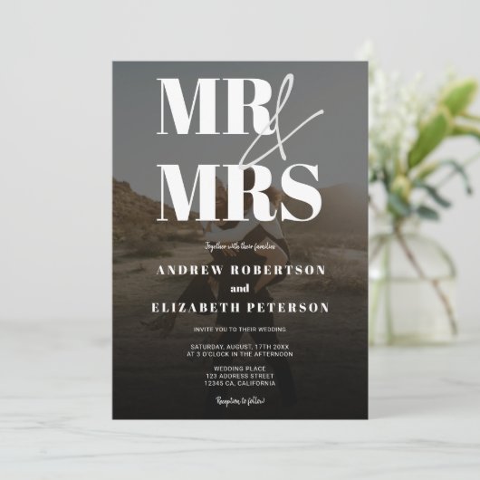 Modern bold Mr Mrs script zwarte foto bruiloft Kaart (Staand voorkant)