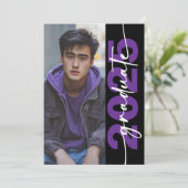 Modern Bold Paarse Typografie Afstudeerder Aankond Kaart (Staand voorkant)