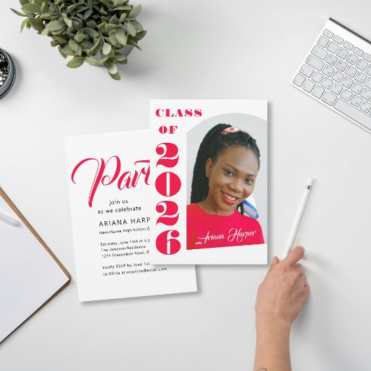 Modern Bold Pink Script Graduation Party Kaart