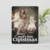 Modern Bold Retro Vrolijk Kerstfeest Familiefoto Feestdagenkaart (Staand voorkant)