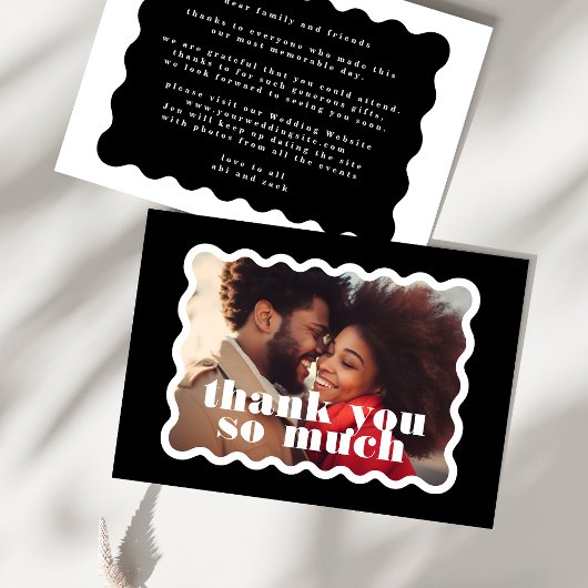 Modern Bold Scalloped Border Zwart Wit Foto Bedankkaart