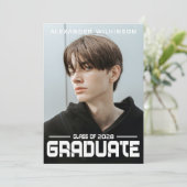 Modern Bold Script Black White Guy Photo Afstudeer Kaart (Staand voorkant)