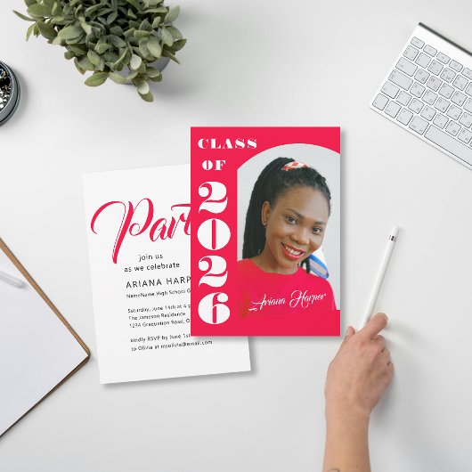 Modern Bold Script Pink Graduation Party Kaart