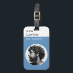 Modern Bold Stylish Typography Photographer Bagagelabel<br><div class="desc">Moderne en professionele fotografie-bagagelabel met uw foto in een cirkelvormig lijst met trendy minimalistische typografie. Dit is de tranquilblauwe versie.</div>