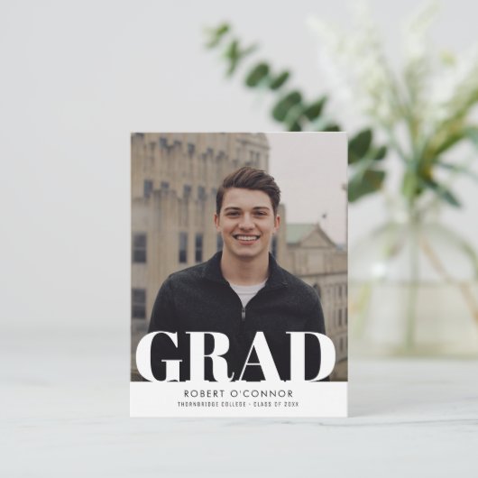 Modern Bold typografie afstudeerfeest uitnodiging (Staand voorkant)