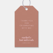 Modern Bold Typography Terracotta Pink Bat Mitzvah Cadeaulabel (Voorkant)
