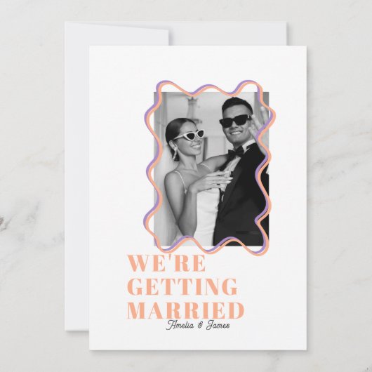 modern Bold Wavy funky Lila & Peach Bruiloft Kaart (Achterkant)