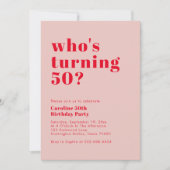 Modern Bold Wie wordt 50 | Roos Rood Verjaardag Kaart (Voorkant)