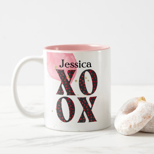 Modern Bold XOXO Happy Valentines Day Gift Tweekleurige Koffiemok (Met donut)