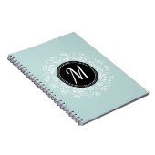 Modern Bord Blauw Bloemen Krans Custom Monogram Notitieboek (Rechterzijde)