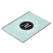 Modern Bord Blauw Bloemen Krans Custom Monogram Notitieboek (Linkerzijde)