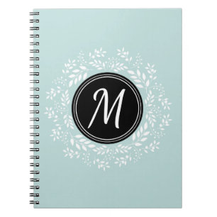 Modern Bord Blauw Bloemen Krans Custom Monogram Notitieboek