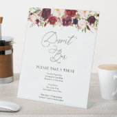 Modern Bourgondië en Blush Bloemen Dessert Bar tek Reclamebord Met Voetstuk (Insitu)