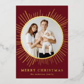 Modern Bourgondië Sunburst Vrolijk Kerstfeest 2 Fo Folie Feestdagenkaart (Voorkant)