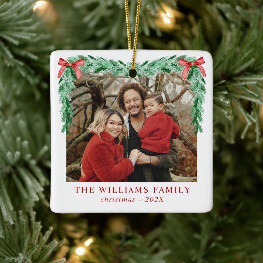 Modern Bow Vrolijk Kerstfeest Familiefoto Keramisch Ornament (Boom)