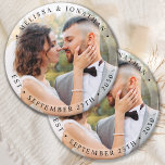 Modern Bride Groom Simple Photo Wedding Magneet<br><div class="desc">Voeg de afsluitende aanraking aan uw bruiloft toe met deze moderne en eenvoudige douane foto-trouwmagneten. Perfect als bruiloft voor al je gasten. Pas deze trouwmagneten aan met uw favoriete foto van het verloving, pasgetrouwde foto, en personaliseer met naam en datum. Bekijk ons trouwende collectie voor huwelijksgunsten, pasgetrouwde cadeautjes en gewoon...</div>