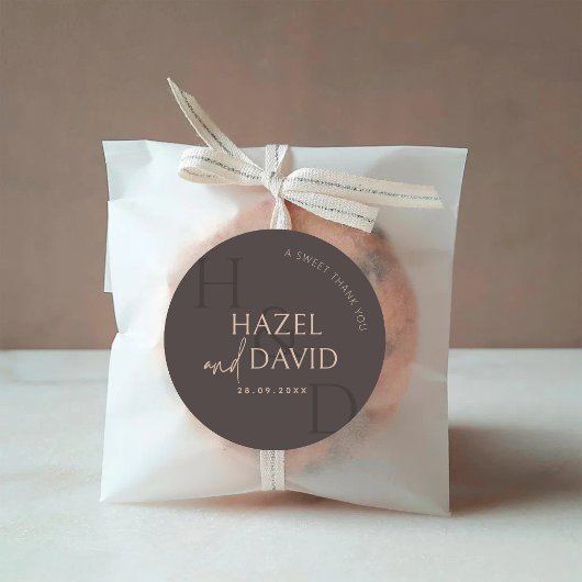 Modern Brown Monogram Minimalist Wedding Ronde Sticker