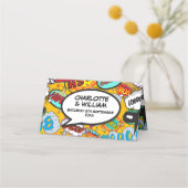 Modern bruiloft typografisch kleurrijke stripboek plaatskaartje (Achterkant)