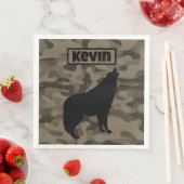 Modern Bruin Camo Zwart Wolf Silhouet Monogram | Servet (Insitu)
