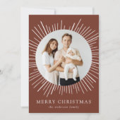 Modern Bruin Sunburst Vrolijk Kerstfeest 2 Foto Feestdagenkaart (Voorkant)