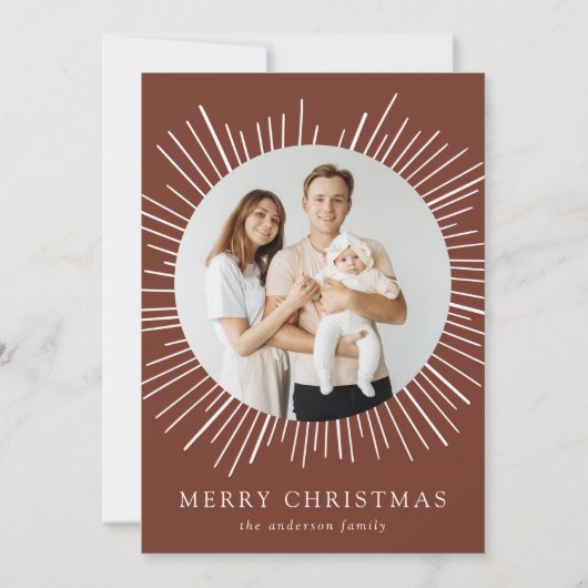 Modern Bruin Sunburst Vrolijk Kerstfeest 2 Foto Feestdagenkaart (Voorkant)