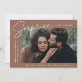 Modern bruin Surprise Photo Verloving Aankondiging (Voorkant)