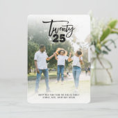 Modern Brush Script 2025 Typografie Nieuwjaarsfoto Feestdagenkaart (Staand voorkant)