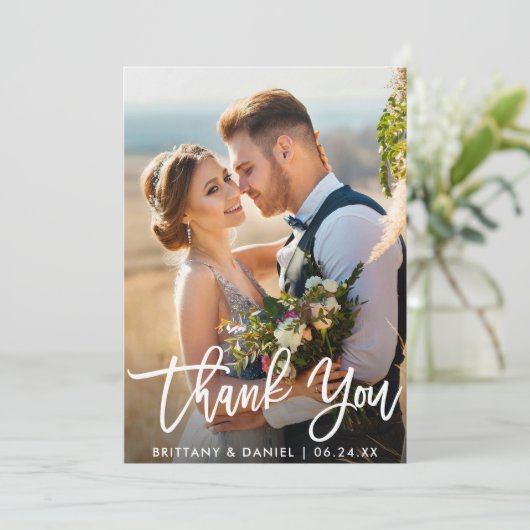 Modern Brush Script Bruid Bruidegom Foto bruiloft Bedankkaart (Staand voorkant)