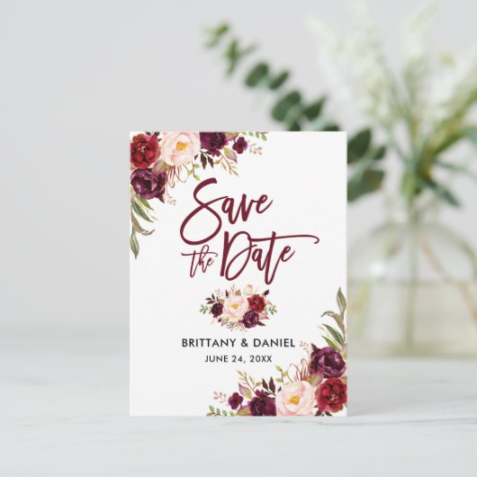 Modern Brush Script Floral Bourgondië Bewaar de da Aankondigingskaart (Staand voorkant)