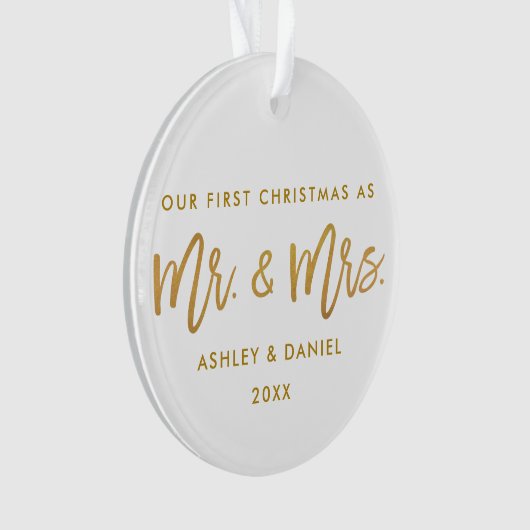 Modern Brush Script Gold First Kerstmis, Mrs. Ornament (voorkant)
