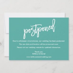 Modern Brush Script Huwelijk Uitgesteld Teal Kaart