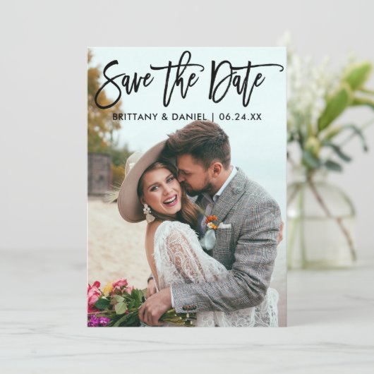 Modern Brush Script Koppel Foto B Save The Date (Staand voorkant)